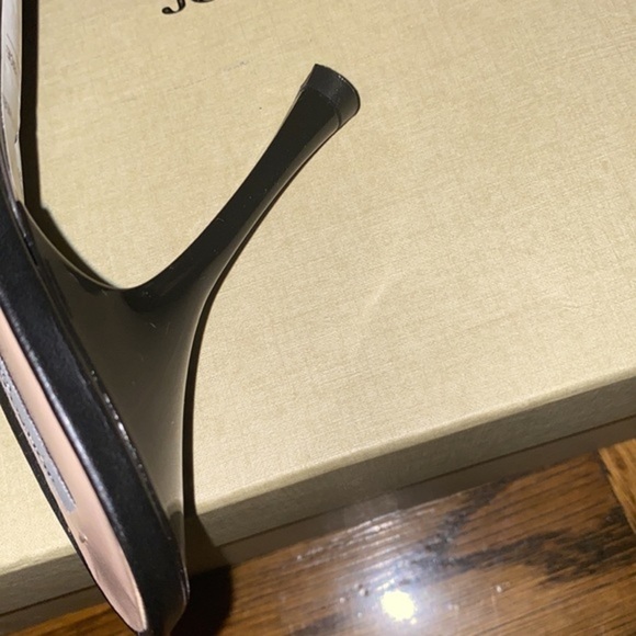 JOHN GALLIANO Brand New in Box super comfy
Chain-Trim Leather Sandals - Picture 8 of 14